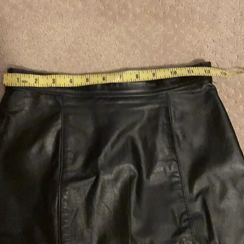 Comint Genuine Leather Pencil Skirt – Black – Size 5/6 – Made in Argentina
